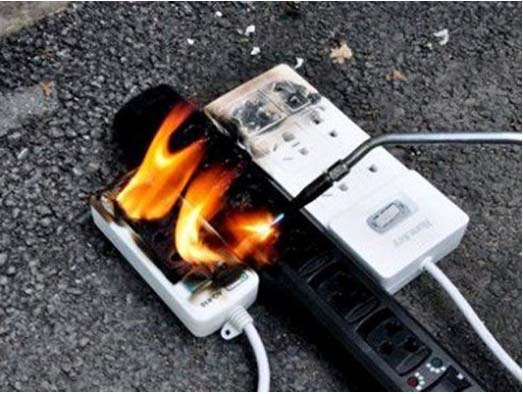 當(dāng)電器著火時(shí)應(yīng)該怎么辦？