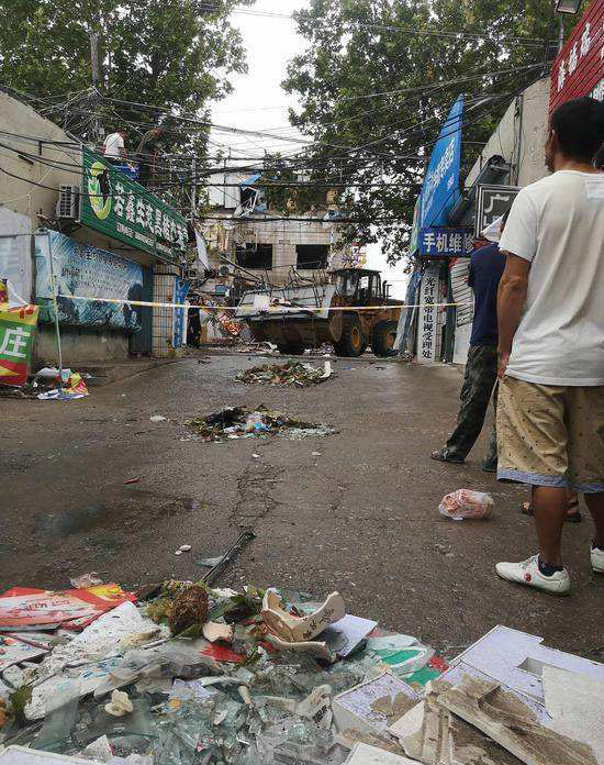 煙臺飯店凌晨爆炸，響聲驚醒市民